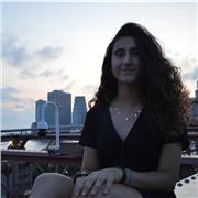 Profesora de inglés que imparte clases para alumnos de todas las edades